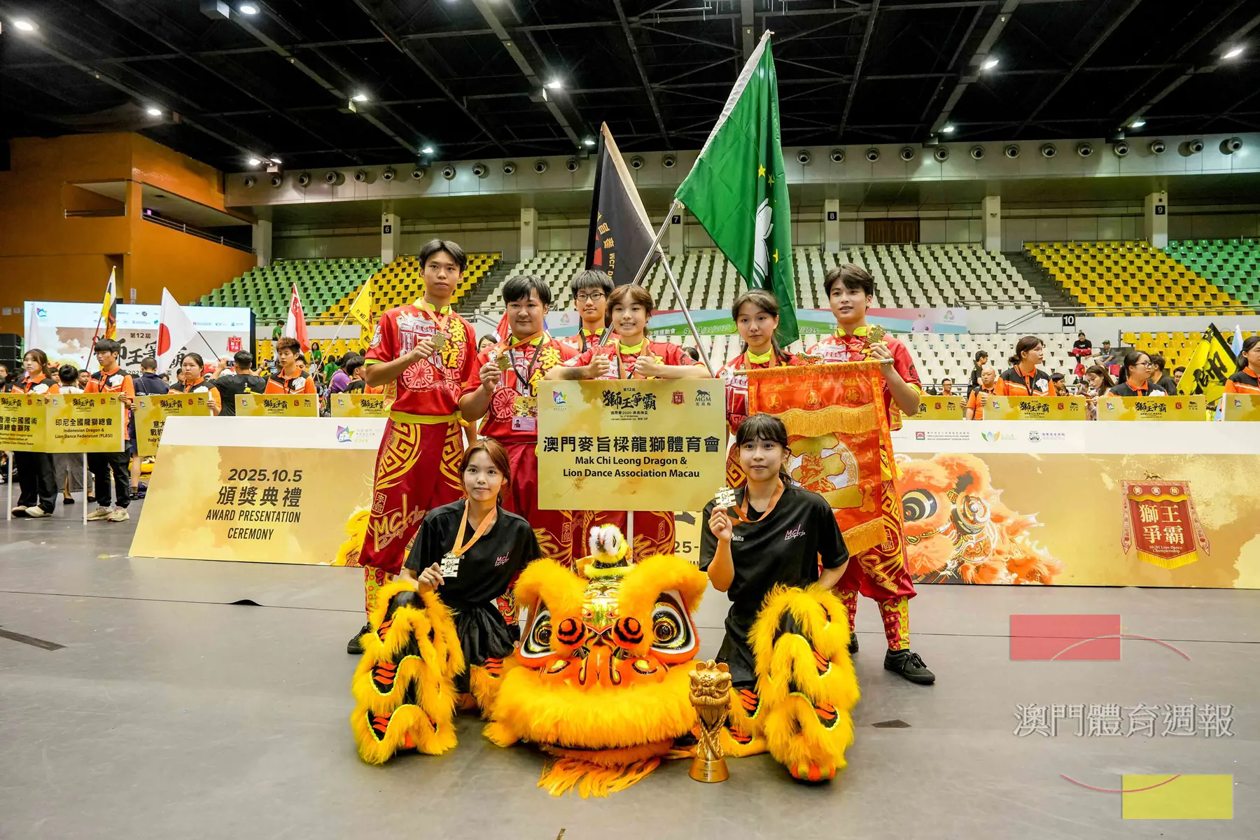 副2 楊嘉恩（前排右）及黃卓妍（前排左）感謝團隊及家人的支持.jpg